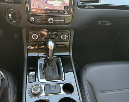 Чорний Фольксваген Туарег, об'ємом двигуна 3 л та пробігом 248 тис. км за 27500 $, фото 23 на Automoto.ua