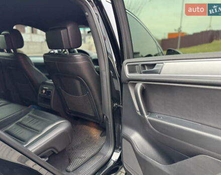 Черный Фольксваген Туарег, объемом двигателя 2.97 л и пробегом 131 тыс. км за 31000 $, фото 11 на Automoto.ua