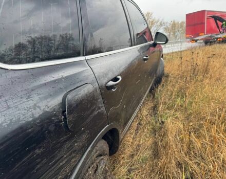 Черный Фольксваген Туарег, объемом двигателя 3 л и пробегом 238 тыс. км за 16000 $, фото 2 на Automoto.ua