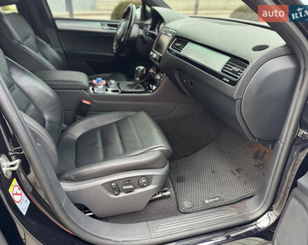 Черный Фольксваген Туарег, объемом двигателя 2.97 л и пробегом 131 тыс. км за 31000 $, фото 6 на Automoto.ua