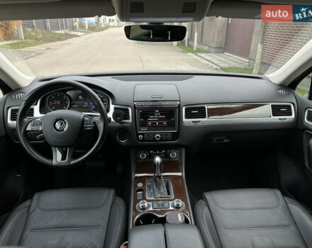 Чорний Фольксваген Туарег, об'ємом двигуна 3 л та пробігом 218 тис. км за 26800 $, фото 11 на Automoto.ua