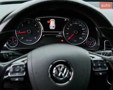 Черный Фольксваген Туарег, объемом двигателя 2.97 л и пробегом 259 тыс. км за 29700 $, фото 19 на Automoto.ua