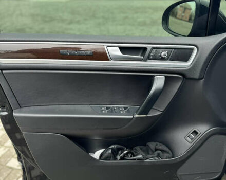 Чорний Фольксваген Туарег, об'ємом двигуна 3 л та пробігом 253 тис. км за 29700 $, фото 15 на Automoto.ua