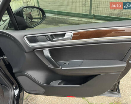 Черный Фольксваген Туарег, объемом двигателя 2.97 л и пробегом 278 тыс. км за 23990 $, фото 47 на Automoto.ua