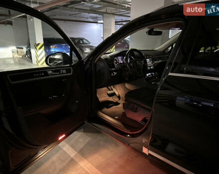 Чорний Фольксваген Туарег, об'ємом двигуна 3 л та пробігом 218 тис. км за 26800 $, фото 16 на Automoto.ua