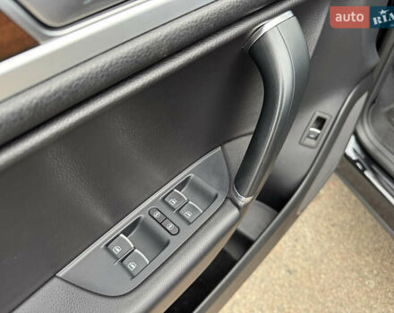 Черный Фольксваген Туарег, объемом двигателя 2.97 л и пробегом 278 тыс. км за 23990 $, фото 22 на Automoto.ua