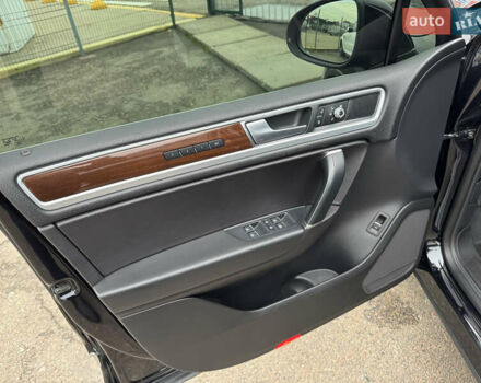 Черный Фольксваген Туарег, объемом двигателя 2.97 л и пробегом 278 тыс. км за 23990 $, фото 20 на Automoto.ua