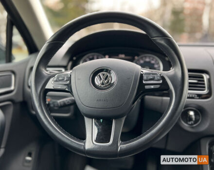 Черный Фольксваген Туарег, объемом двигателя 3 л и пробегом 120 тыс. км за 40950 $, фото 14 на Automoto.ua