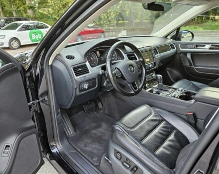 Черный Фольксваген Туарег, объемом двигателя 3 л и пробегом 253 тыс. км за 25000 $, фото 4 на Automoto.ua