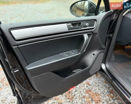 Чорний Фольксваген Туарег, об'ємом двигуна 3 л та пробігом 123 тис. км за 34900 $, фото 33 на Automoto.ua