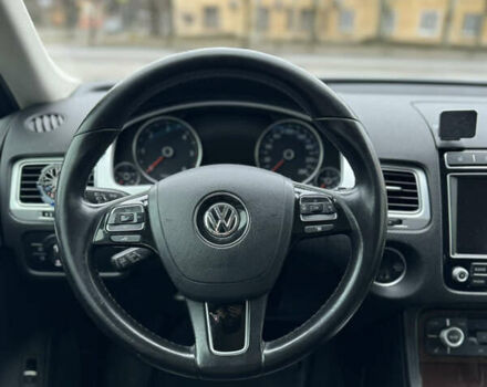 Чорний Фольксваген Туарег, об'ємом двигуна 3 л та пробігом 253 тис. км за 29700 $, фото 4 на Automoto.ua