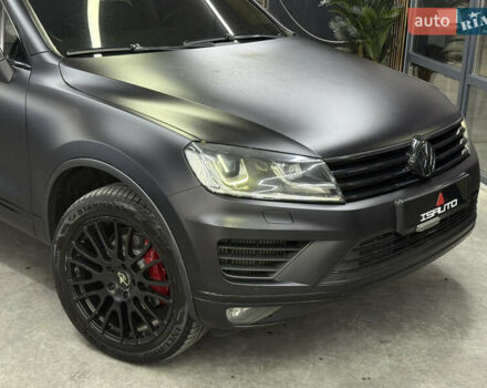 Черный Фольксваген Туарег, объемом двигателя 3 л и пробегом 162 тыс. км за 32900 $, фото 2 на Automoto.ua