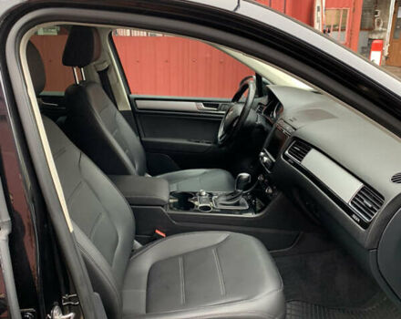 Чорний Фольксваген Туарег, об'ємом двигуна 3 л та пробігом 248 тис. км за 27500 $, фото 21 на Automoto.ua