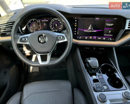 Чорний Фольксваген Туарег, об'ємом двигуна 3 л та пробігом 166 тис. км за 49900 $, фото 9 на Automoto.ua