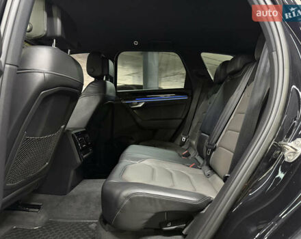 Черный Фольксваген Туарег, объемом двигателя 2.97 л и пробегом 172 тыс. км за 50500 $, фото 23 на Automoto.ua