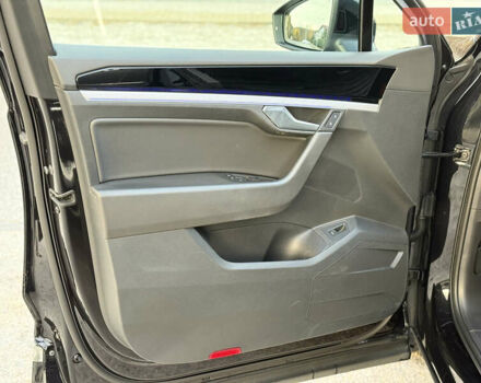 Черный Фольксваген Туарег, объемом двигателя 2.97 л и пробегом 280 тыс. км за 37900 $, фото 12 на Automoto.ua