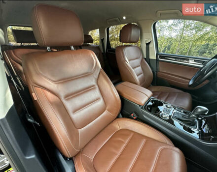 Черный Фольксваген Туарег, объемом двигателя 2.97 л и пробегом 121 тыс. км за 39900 $, фото 40 на Automoto.ua