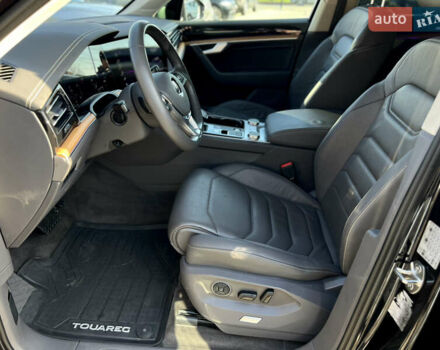Чорний Фольксваген Туарег, об'ємом двигуна 3 л та пробігом 166 тис. км за 49900 $, фото 6 на Automoto.ua