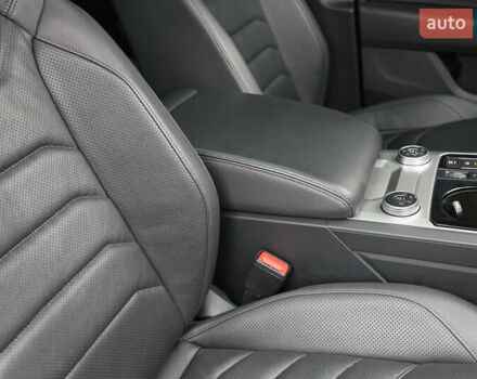 Черный Фольксваген Туарег, объемом двигателя 2.97 л и пробегом 252 тыс. км за 40500 $, фото 29 на Automoto.ua