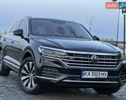 Черный Фольксваген Туарег, объемом двигателя 3 л и пробегом 229 тыс. км за 39999 $, фото 1 на Automoto.ua