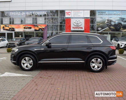 Чорний Фольксваген Туарег, об'ємом двигуна 3 л та пробігом 145 тис. км за 39805 $, фото 2 на Automoto.ua