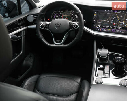 Черный Фольксваген Туарег, объемом двигателя 2.97 л и пробегом 252 тыс. км за 40500 $, фото 49 на Automoto.ua