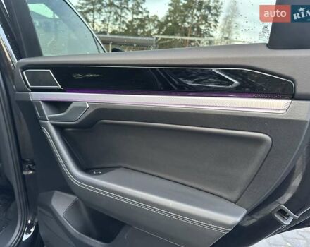 Черный Фольксваген Туарег, объемом двигателя 2.97 л и пробегом 264 тыс. км за 44000 $, фото 64 на Automoto.ua