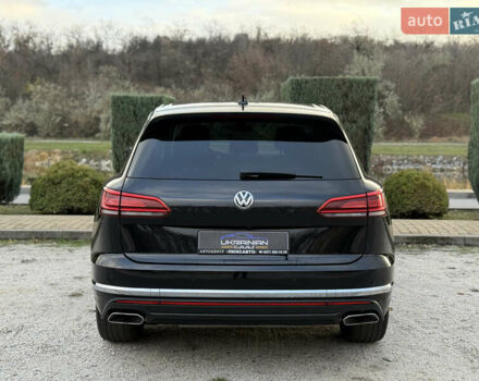 Черный Фольксваген Туарег, объемом двигателя 2.97 л и пробегом 280 тыс. км за 37900 $, фото 7 на Automoto.ua