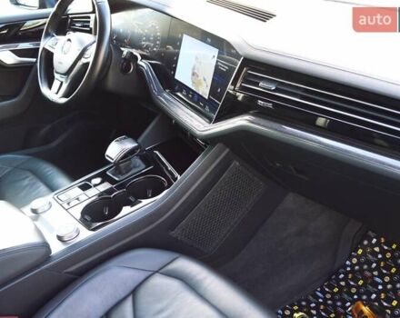 Черный Фольксваген Туарег, объемом двигателя 2.97 л и пробегом 115 тыс. км за 39900 $, фото 27 на Automoto.ua