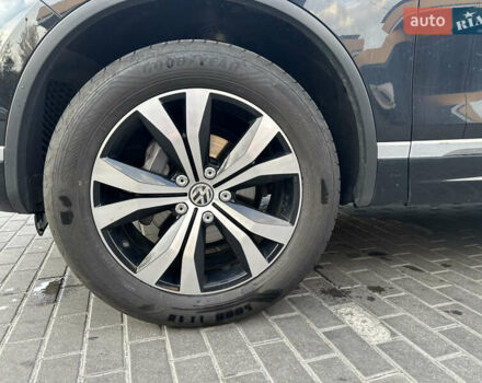 Черный Фольксваген Туарег, объемом двигателя 2.97 л и пробегом 121 тыс. км за 39900 $, фото 34 на Automoto.ua