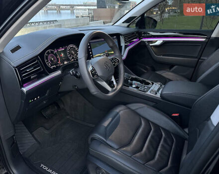 Черный Фольксваген Туарег, объемом двигателя 3 л и пробегом 229 тыс. км за 39999 $, фото 25 на Automoto.ua