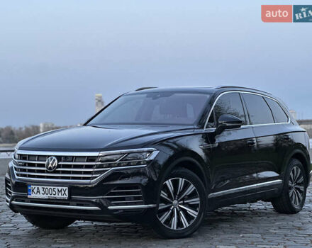 Черный Фольксваген Туарег, объемом двигателя 3 л и пробегом 229 тыс. км за 39999 $, фото 3 на Automoto.ua