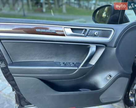 Черный Фольксваген Туарег, объемом двигателя 2.97 л и пробегом 275 тыс. км за 24800 $, фото 17 на Automoto.ua