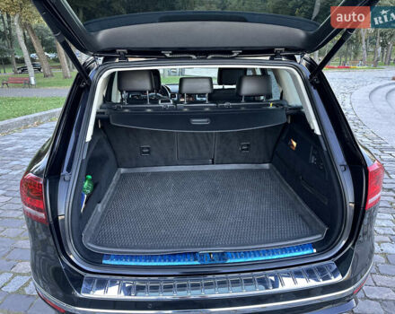 Черный Фольксваген Туарег, объемом двигателя 2.97 л и пробегом 275 тыс. км за 24800 $, фото 22 на Automoto.ua