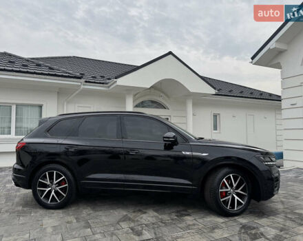 Чорний Фольксваген Туарег, об'ємом двигуна 3 л та пробігом 99 тис. км за 57888 $, фото 5 на Automoto.ua