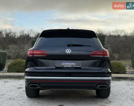 Черный Фольксваген Туарег, объемом двигателя 2.97 л и пробегом 280 тыс. км за 37900 $, фото 6 на Automoto.ua