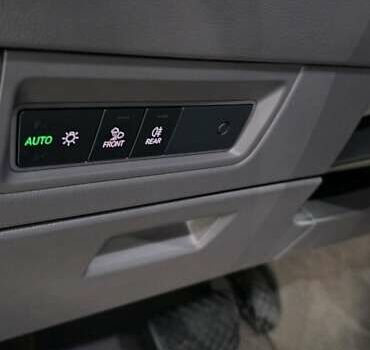 Черный Фольксваген Туарег, объемом двигателя 2.97 л и пробегом 180 тыс. км за 48500 $, фото 29 на Automoto.ua