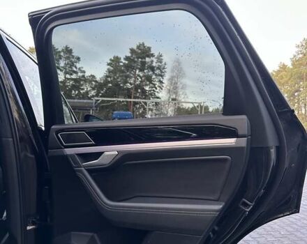 Черный Фольксваген Туарег, объемом двигателя 2.97 л и пробегом 264 тыс. км за 44000 $, фото 62 на Automoto.ua