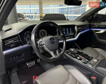 Черный Фольксваген Туарег, объемом двигателя 2.97 л и пробегом 172 тыс. км за 50500 $, фото 19 на Automoto.ua