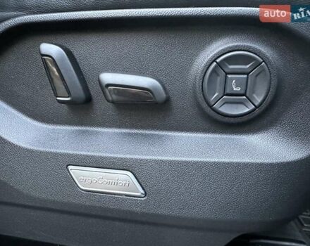 Черный Фольксваген Туарег, объемом двигателя 2.97 л и пробегом 264 тыс. км за 44000 $, фото 48 на Automoto.ua