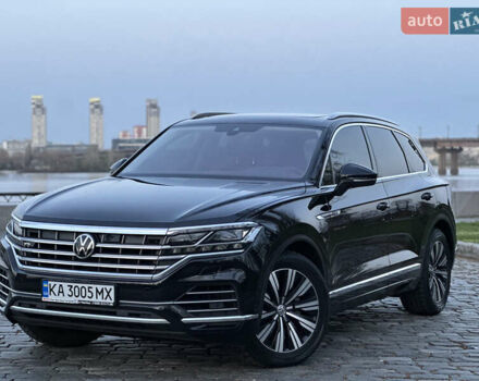 Черный Фольксваген Туарег, объемом двигателя 3 л и пробегом 229 тыс. км за 39999 $, фото 4 на Automoto.ua