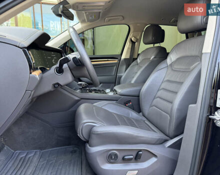 Чорний Фольксваген Туарег, об'ємом двигуна 2.97 л та пробігом 206 тис. км за 45000 $, фото 23 на Automoto.ua