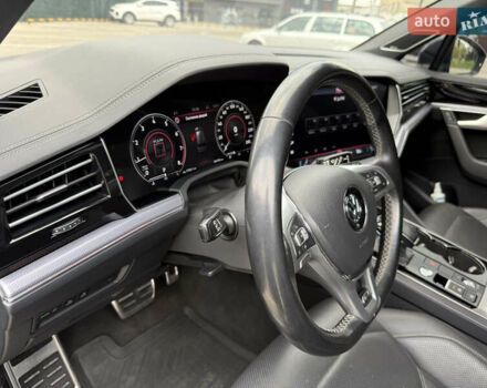 Чорний Фольксваген Туарег, об'ємом двигуна 3 л та пробігом 190 тис. км за 44500 $, фото 14 на Automoto.ua