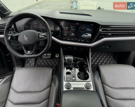 Чорний Фольксваген Туарег, об'ємом двигуна 3 л та пробігом 99 тис. км за 57888 $, фото 74 на Automoto.ua