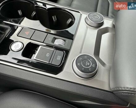 Черный Фольксваген Туарег, объемом двигателя 2.97 л и пробегом 96 тыс. км за 45500 $, фото 29 на Automoto.ua