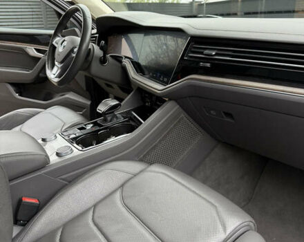 Черный Фольксваген Туарег, объемом двигателя 2.97 л и пробегом 135 тыс. км за 45500 $, фото 23 на Automoto.ua