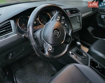 Чорний Фольксваген Туарег, об'ємом двигуна 2 л та пробігом 83 тис. км за 18900 $, фото 13 на Automoto.ua