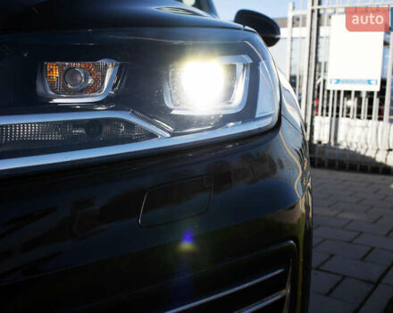 Чорний Фольксваген Туарег, об'ємом двигуна 3 л та пробігом 106 тис. км за 32519 $, фото 9 на Automoto.ua