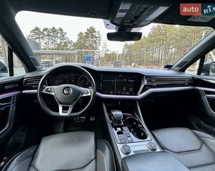 Черный Фольксваген Туарег, объемом двигателя 2.97 л и пробегом 264 тыс. км за 44000 $, фото 37 на Automoto.ua