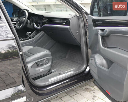 Черный Фольксваген Туарег, объемом двигателя 2.97 л и пробегом 252 тыс. км за 40500 $, фото 40 на Automoto.ua